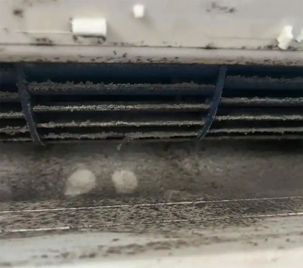 珙县空调吹的风有股烧焦味是怎么回事